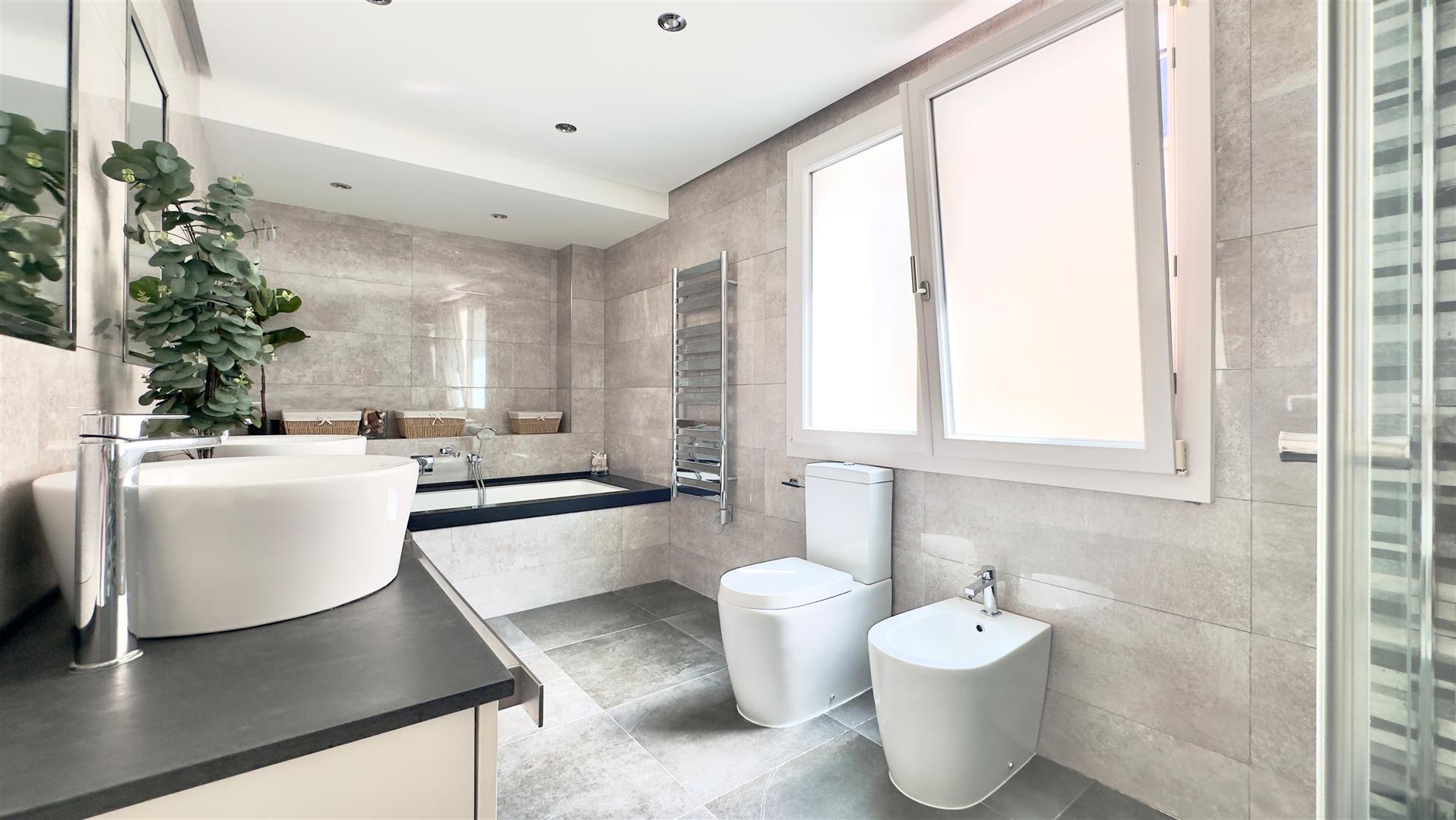Image of Apartment - 3 Bedrooms - 2 Bathrooms for Rental in South District-Gibraltar, Image 17